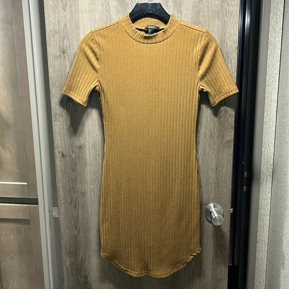 FOREVER 21 Women’s Ribbed High Necked Fitted Mini Dress. Size Medium